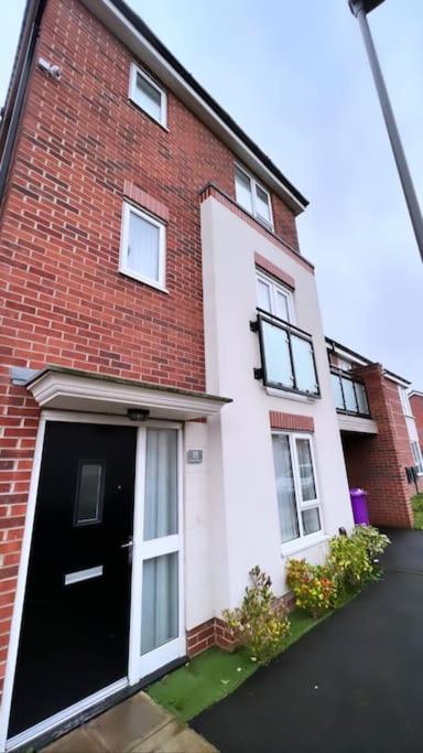 3 Stories, 5 Bedroom House In Prime Location With Balcony And Shared Garden Liverpool Eksteriør billede