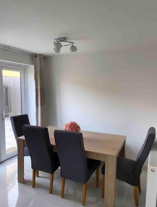 3 Stories, 5 Bedroom House In Prime Location With Balcony And Shared Garden Liverpool Eksteriør billede